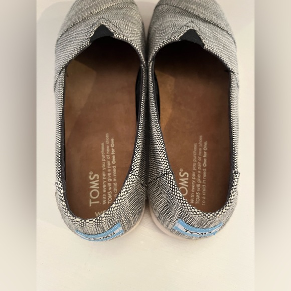 Like New TOMS Women’s Woven Canvas Avalon Slip-on Shoes Black and White - Picture 9 of 10